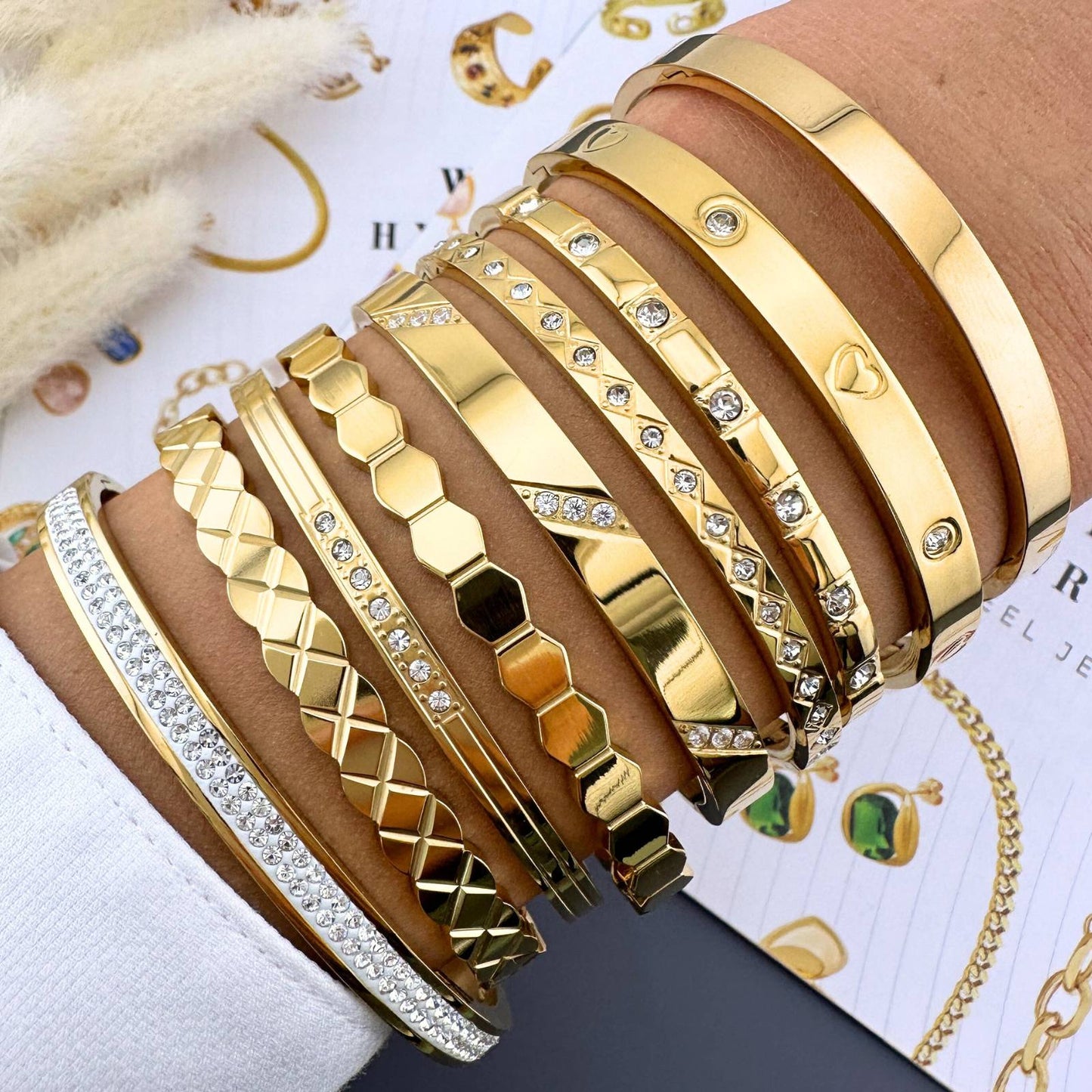 Elegantes Armband aus Edelstahl mit 18K Goldbeschichtung & Zirkonia – Wasserdicht & Hypoallergen, 6 cm Durchmesser