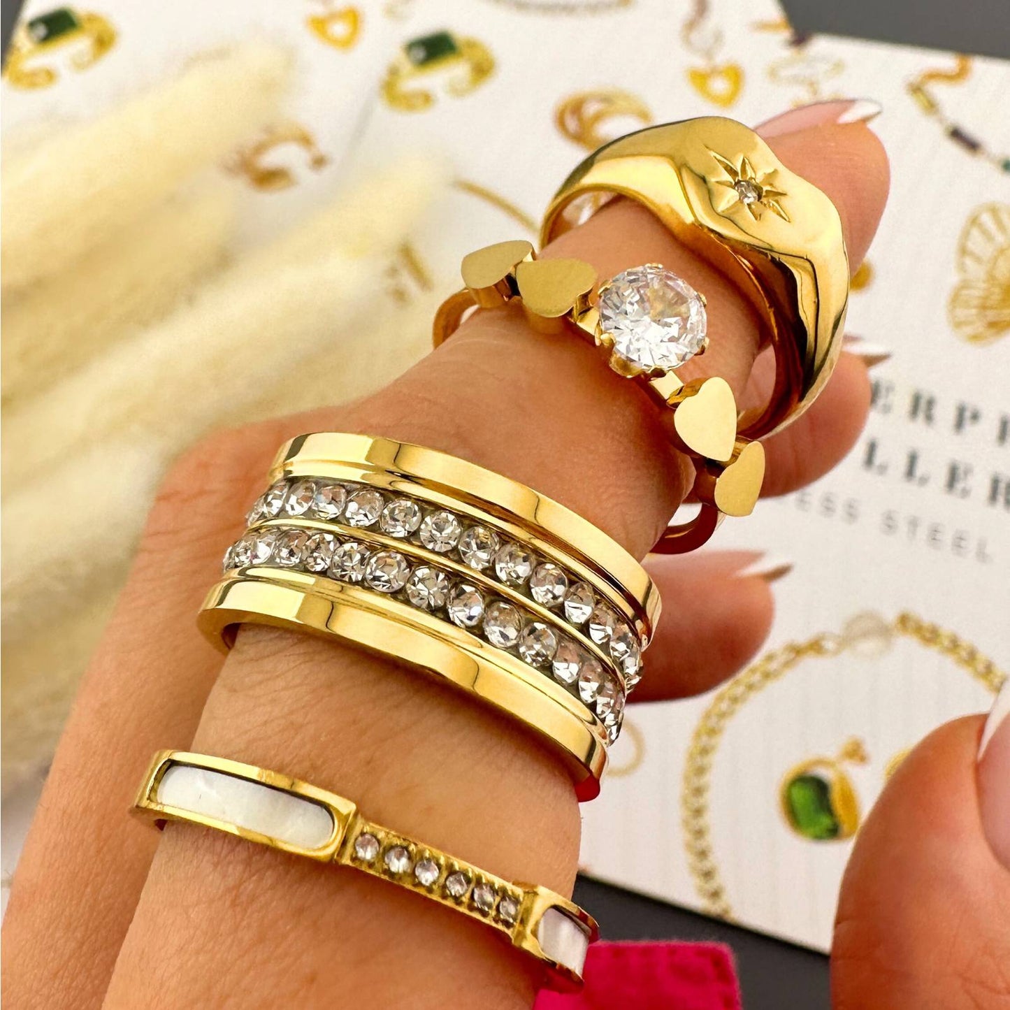 18K Goldplattierter Edelstahl Finger Ring Sonnengravur und Zirkonia Stein