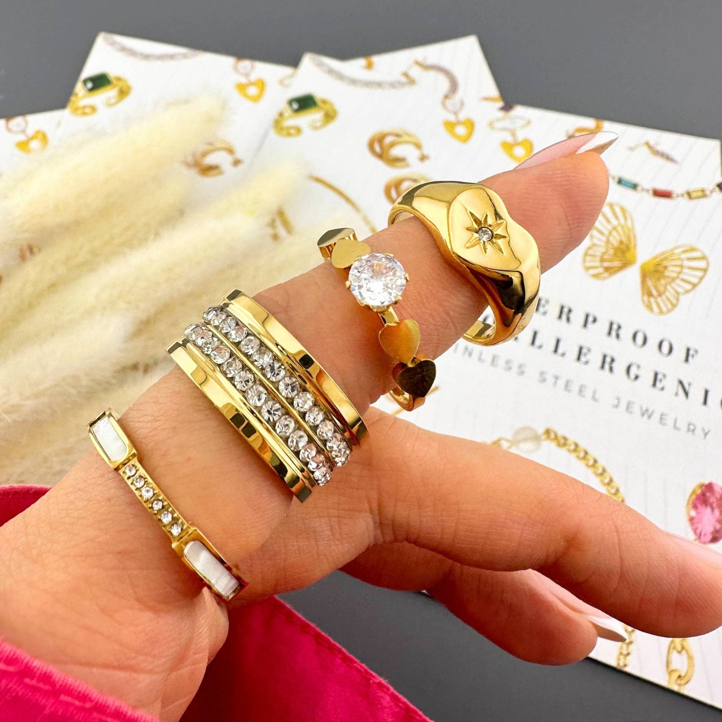 18K Goldplattierter Edelstahl Finger Ring Sonnengravur und Zirkonia Stein