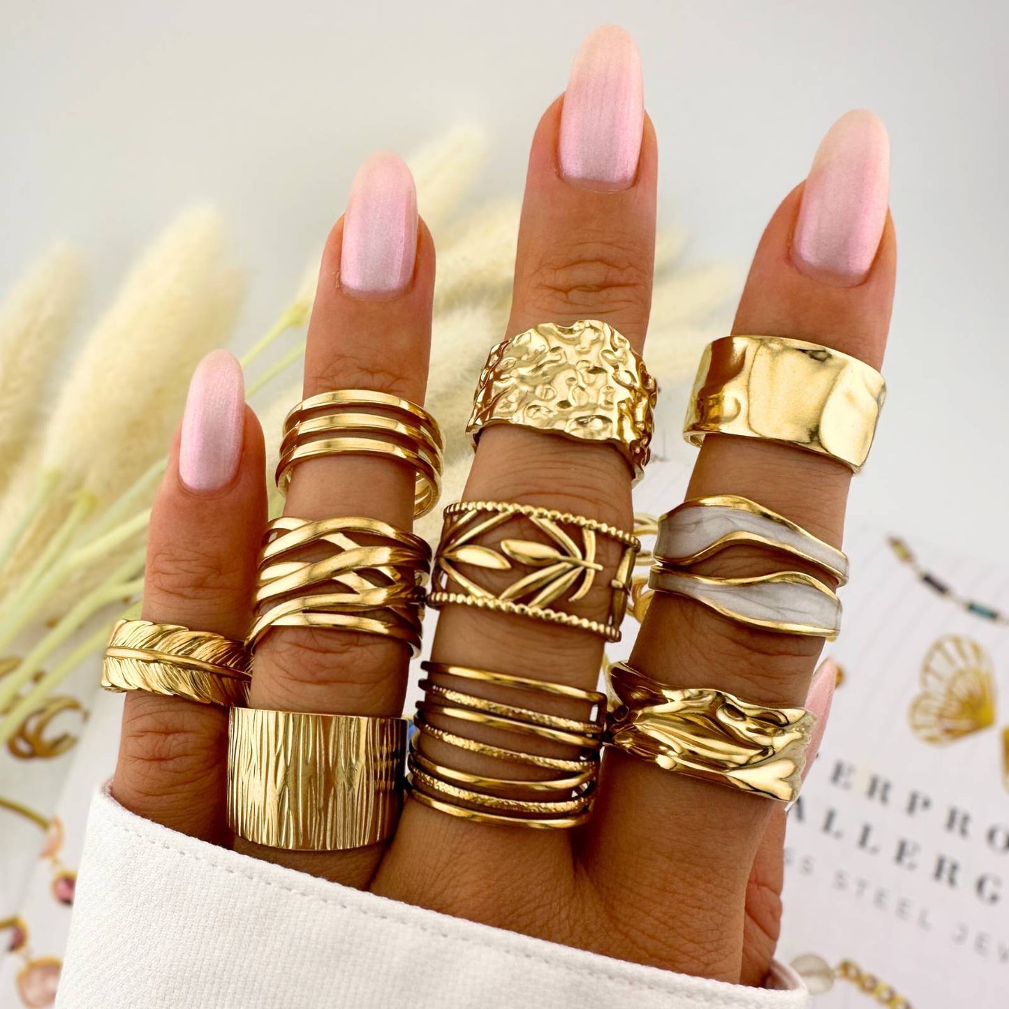 Gold-plated adjustable ring with mother-of-pearl – stainless steel, waterproof, hypoallergenic, tarnish-resistant