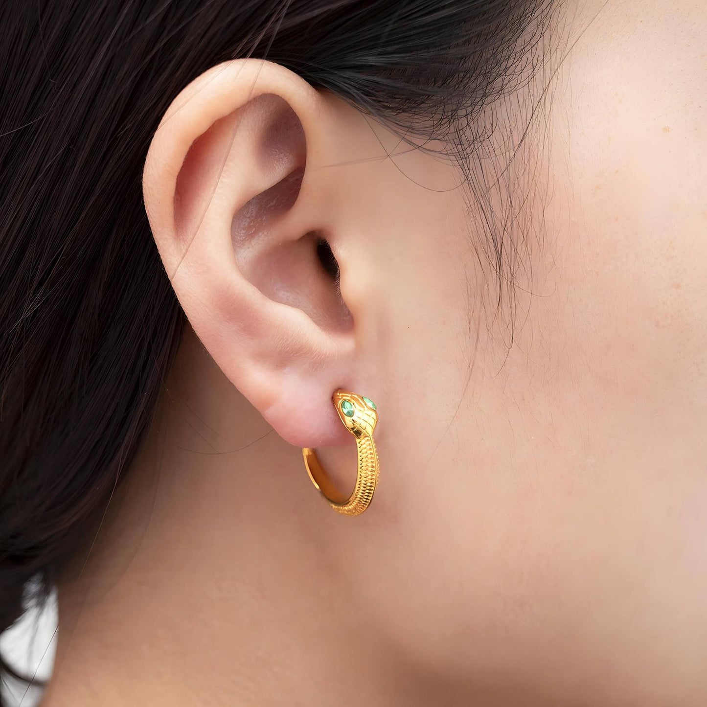 18K Goldplattierte Edelstahl Schlange Ohrstecker mit Zirkonias